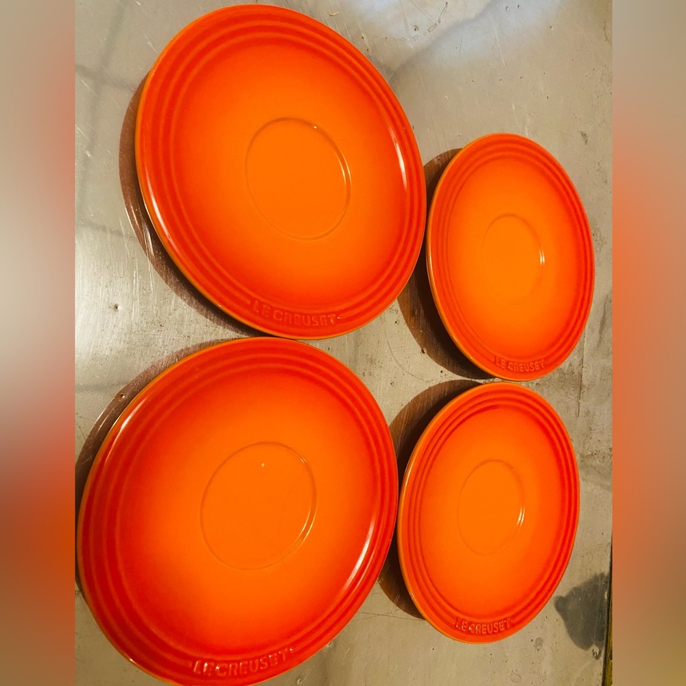 Le Creuset Flame saucer Plates - Picture 3 of 5